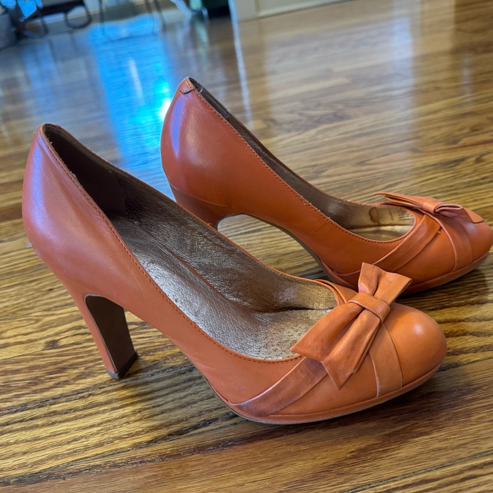ANTHROPOLOGIE Miss Albright Orange Leather Pump Heels with Bow 9.5
